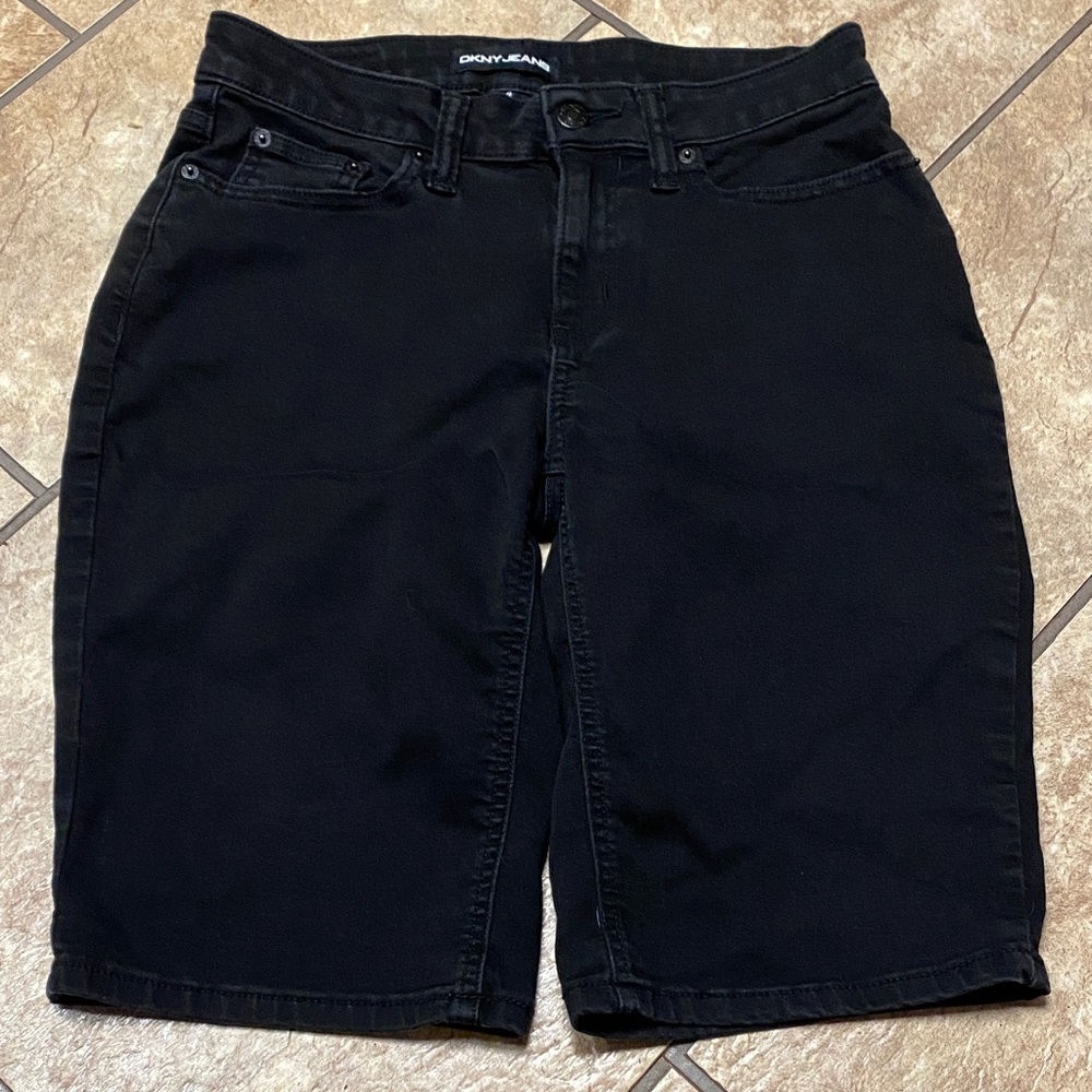 DKNY Size 4 Black Jean High Rise Mom Shorts Bermuda SummerFall Casual Vacation